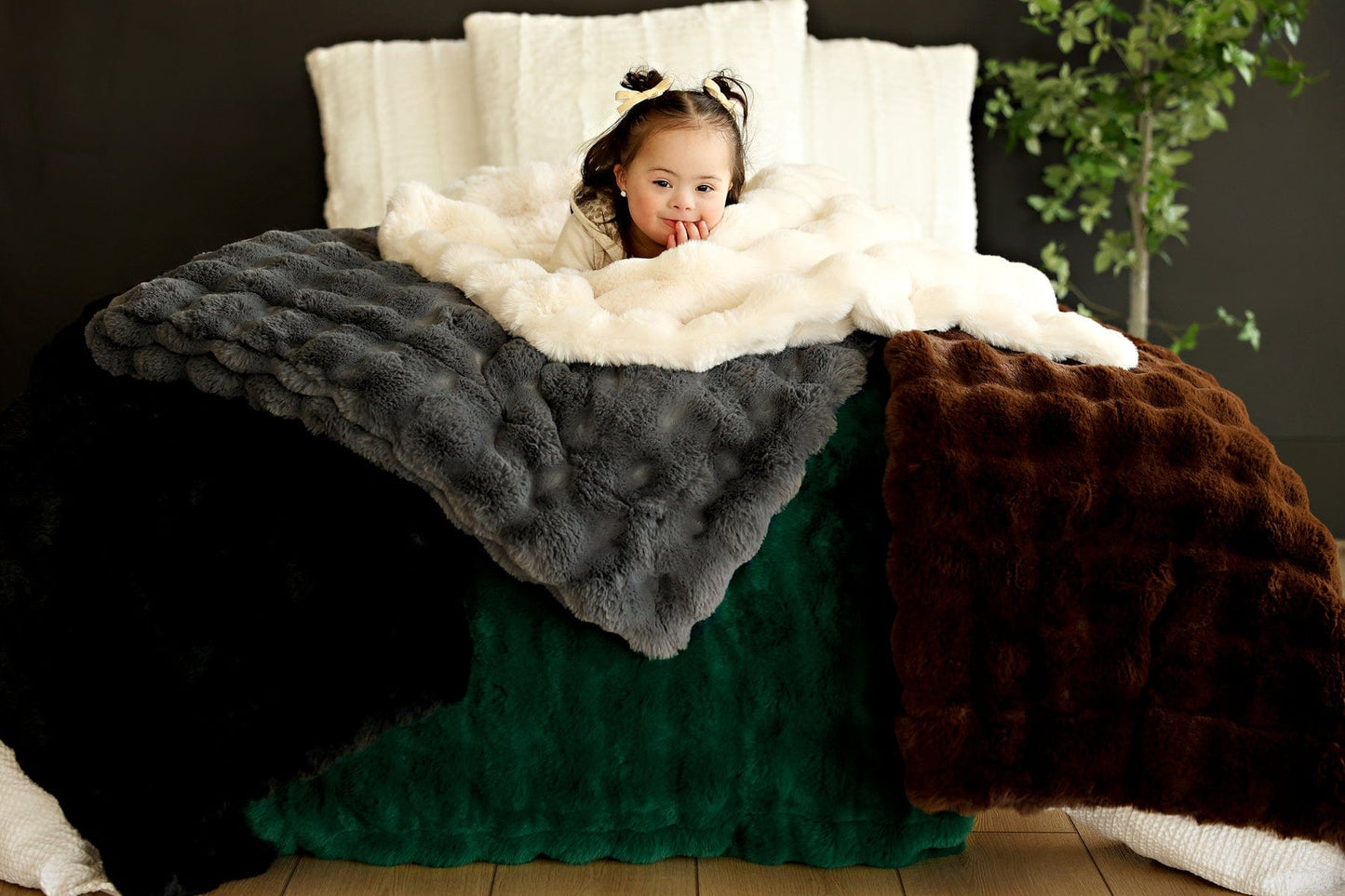 Ultra Cloud Onyx Blanket