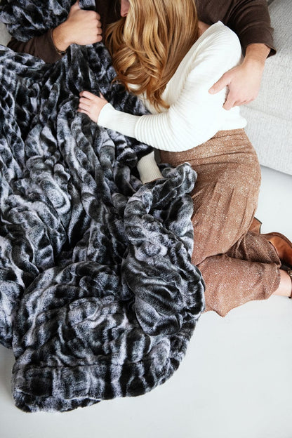 Hugs Marble Onyx Blanket