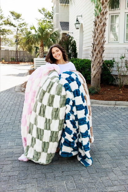 Hugs Check Southern Pink Blanket